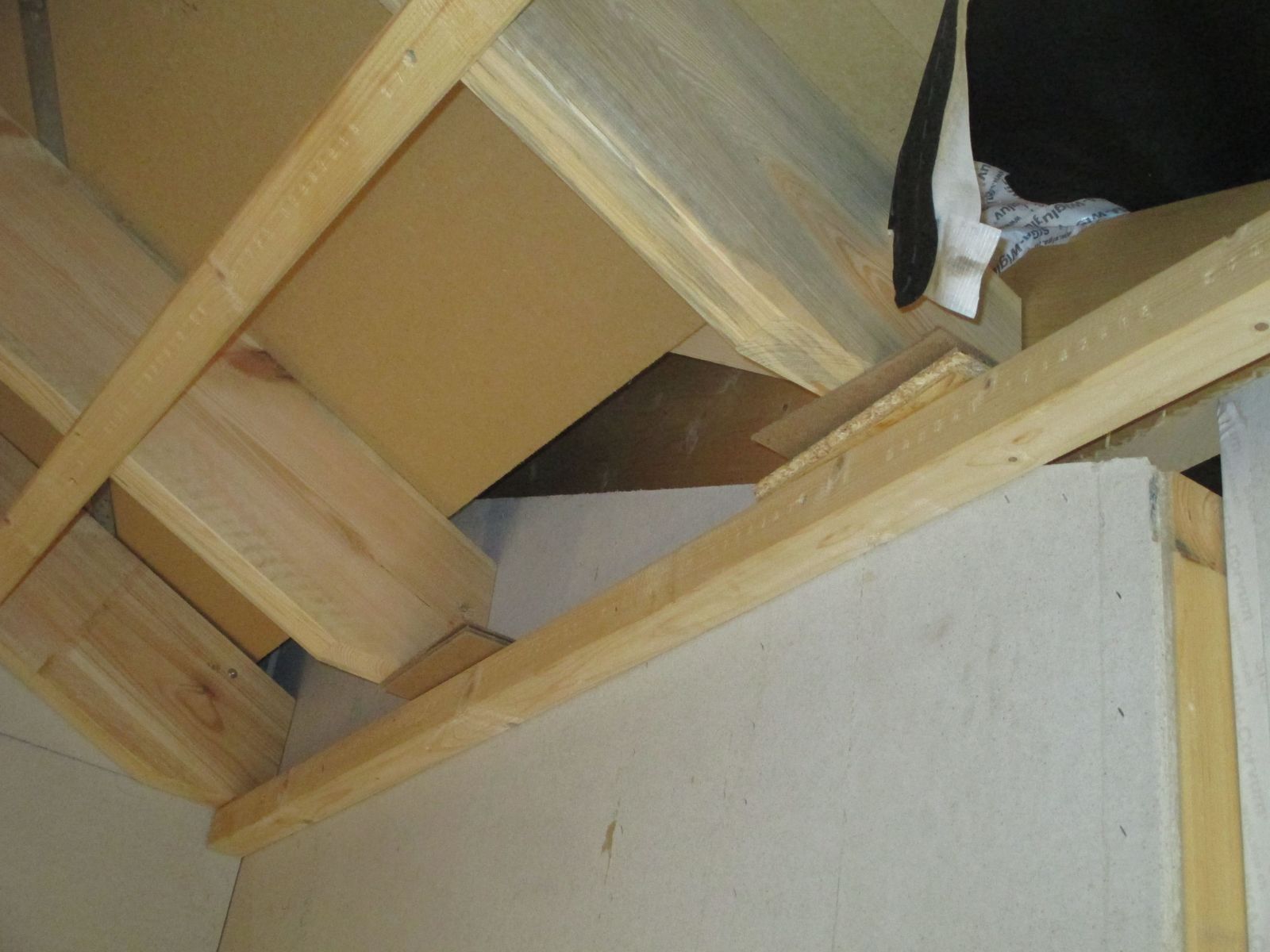 Anschluss Sparren an Wand